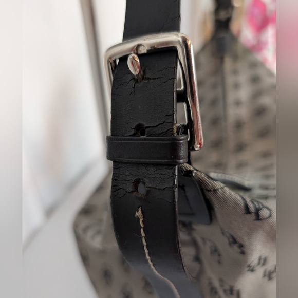 Dooney & Bourke Signature Black and Gray Vintage Large Shoulder Tote. - Picture 5 of 14